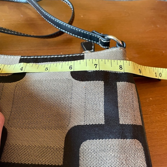 Nine West Crossbody purse in a brown/tan abstract pattern. - Picture 7 of 9
